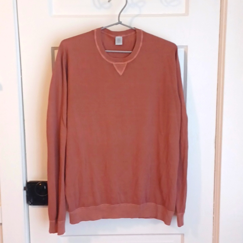 Blush colored Eleventy crew neck sweater